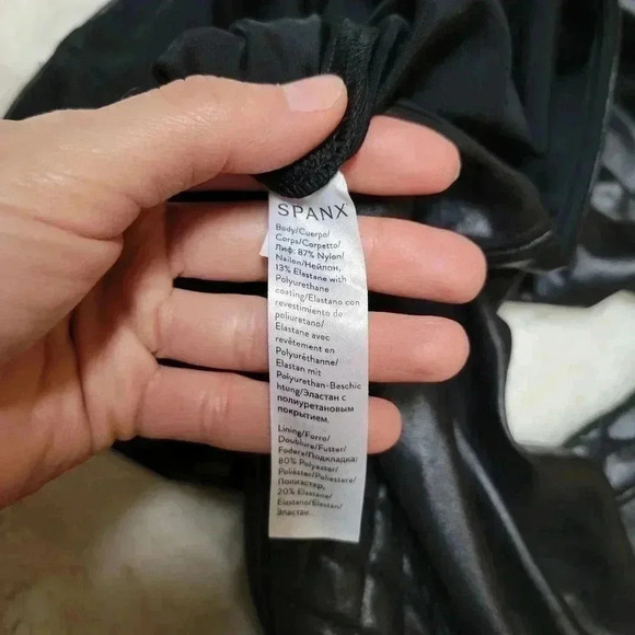Spanx Faux Leather Quilted Leggings Size M Black - Picture 7 of 10